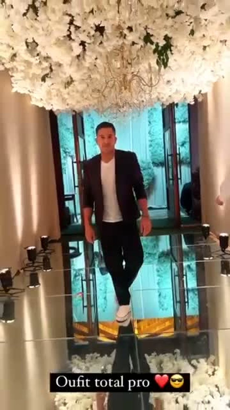 Traje bordó